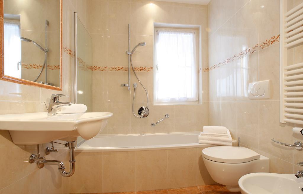 Apartments Antines Селва ди Вал Гардена Стая снимка