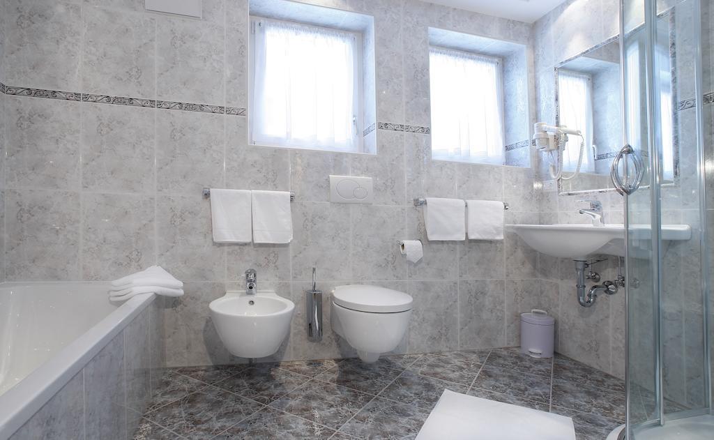 Apartments Antines Селва ди Вал Гардена Стая снимка
